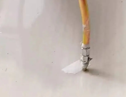 杭州瓷砖空鼓维修公司专业解答在瓷砖铺贴过程中，如果使用的砂料过粗（如全部使用了粗砂），可能会导致以下问题
